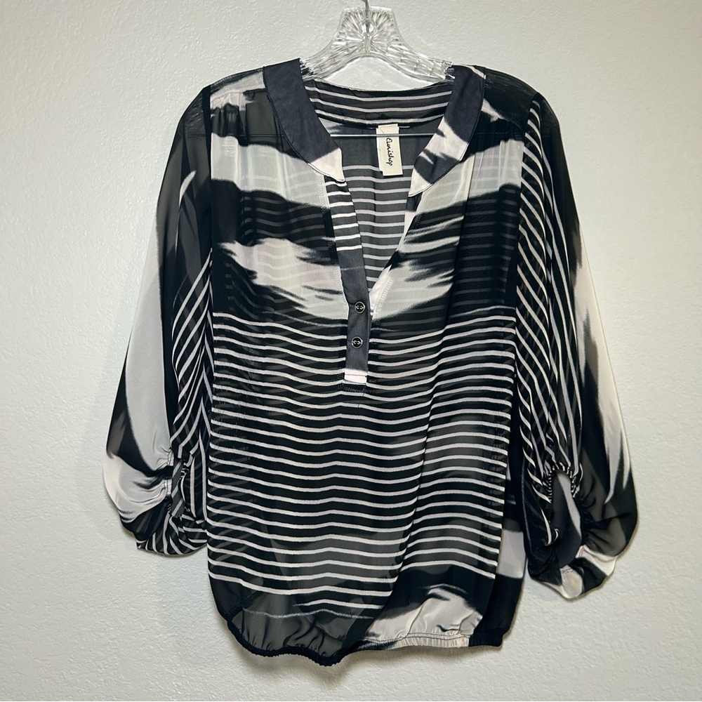 Eunishop Black White abstract‎ patterned Blouse women’s medium career artsy